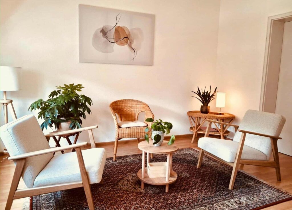 Praxis für Psychotherapie in Saarbrücken nach dem Heilpraktikergesetz: Niritya & Tom arbeiten mit Gesprächstherapie und traumasensible Verfahren.