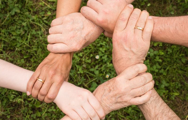 Seminare, Ausbildungen, Workshops und Meditation: Niritya & Tom, Heilpraktiker für Psychotherapie mit Praxis in Saarbrücken, informieren über ihre Gruppenangebote, Therapie-Ausbildungsangebote und Workshops.