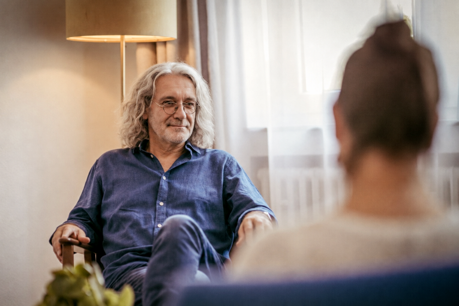 Thomas "Tom" Wilhelm, Heilpraktiker für Psychotherapie mit Privatpraxis in Saarbrücken: Gesprächstherapeut, Hypnosetherapeut und Gestalttherapeut am Saarbrücker Beethovenplatz.