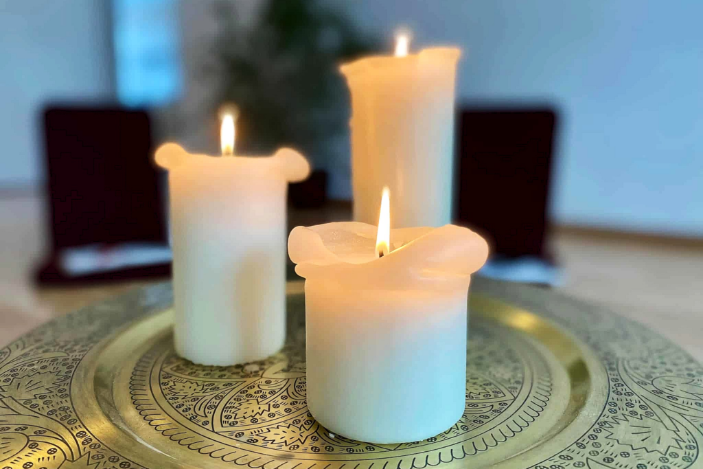 Meditation und Achtsamkeit in Saarbrücken: Niritya und Tom, Heilpraktiker für Psychotherapie mit Praxis im Saarbrücker Nauwieser Viertel, laden in ihre Praxisräume zum Meditieren und zur Achtsamkeit ein.